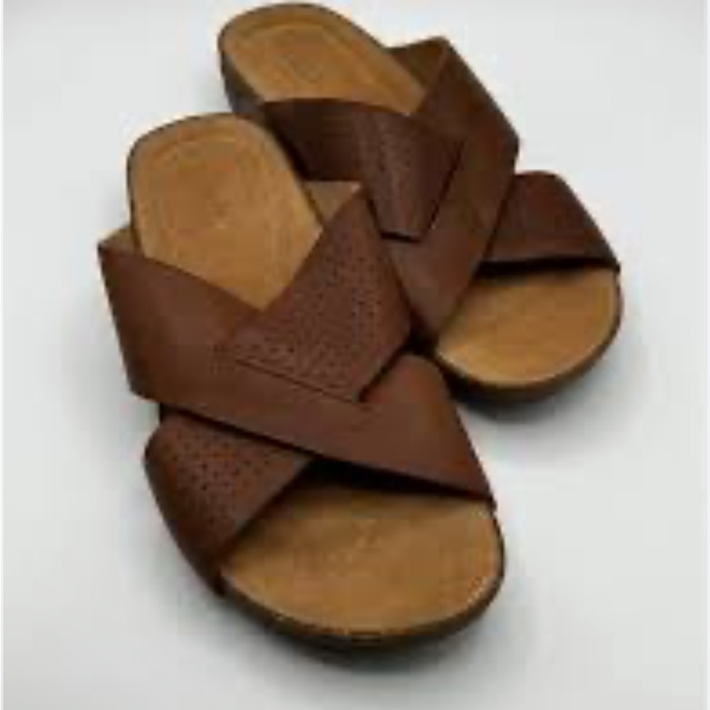 Clarks Women's Tan Leather Sandals